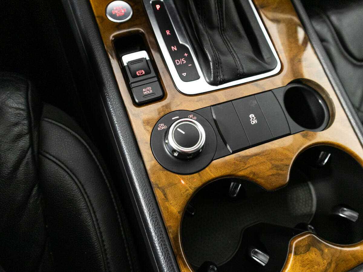 Купить Volkswagen Touareg с пробегом. Фото: #19