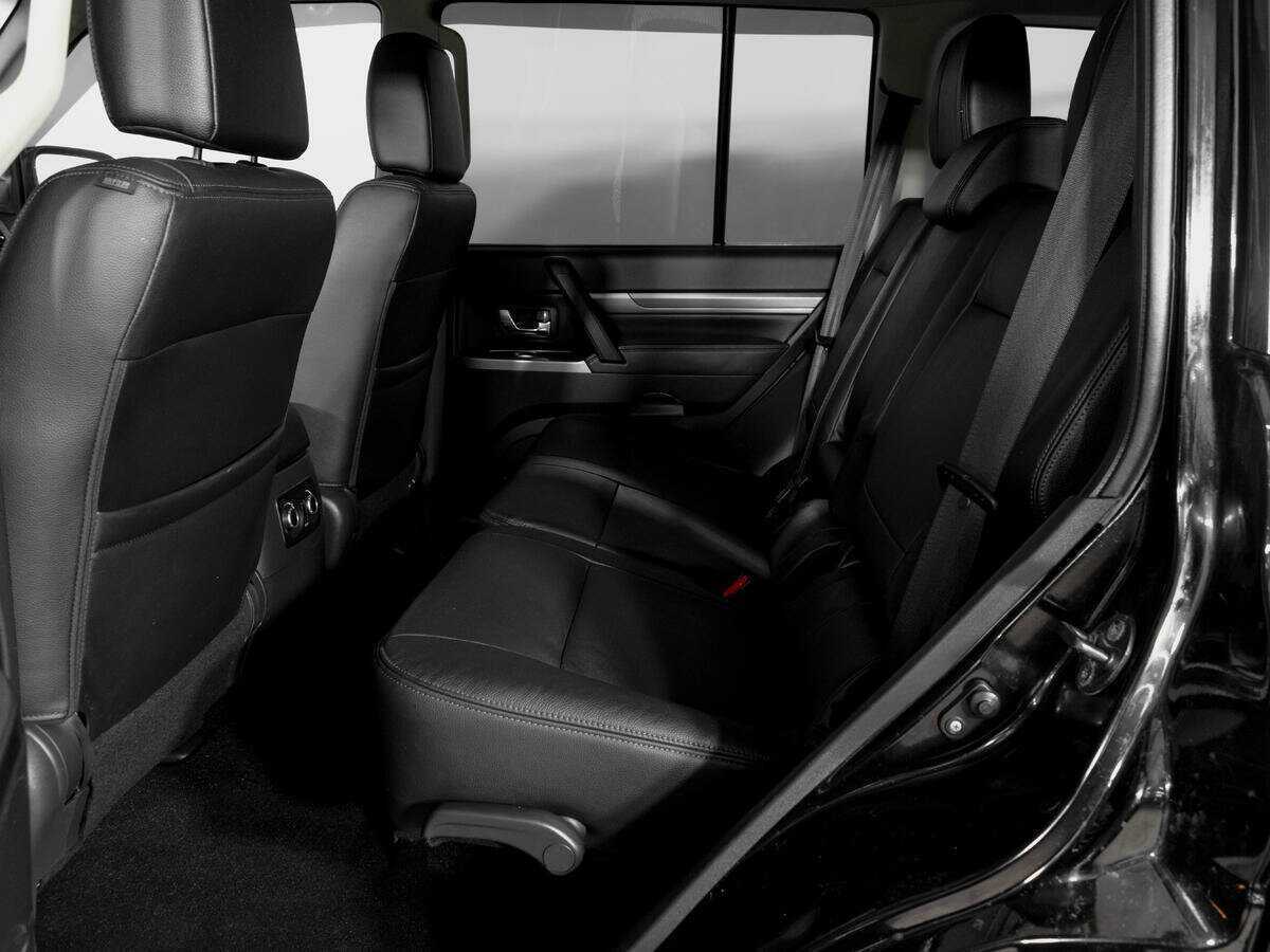 Купить Mitsubishi Pajero с пробегом. Фото: #9