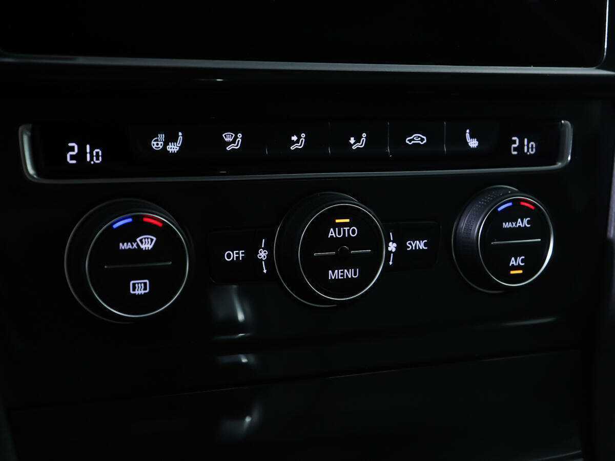 Купить Volkswagen Golf с пробегом. Фото: #18