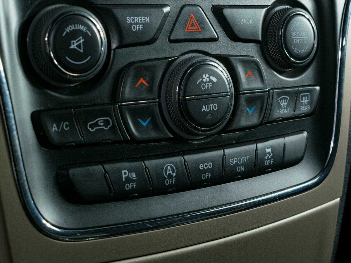 Купить Jeep Grand Cherokee с пробегом. Фото: #18