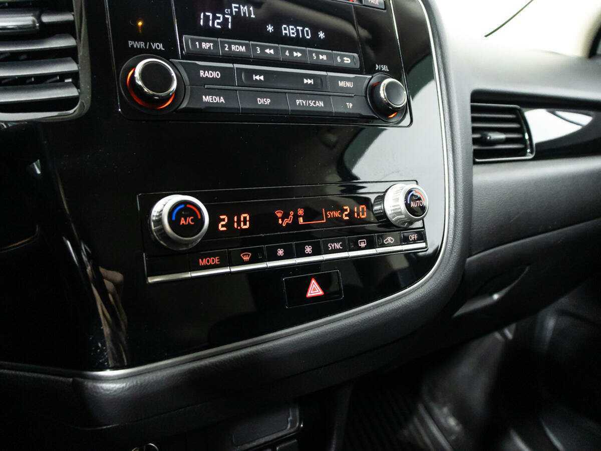 Купить Mitsubishi Outlander с пробегом. Фото: #14