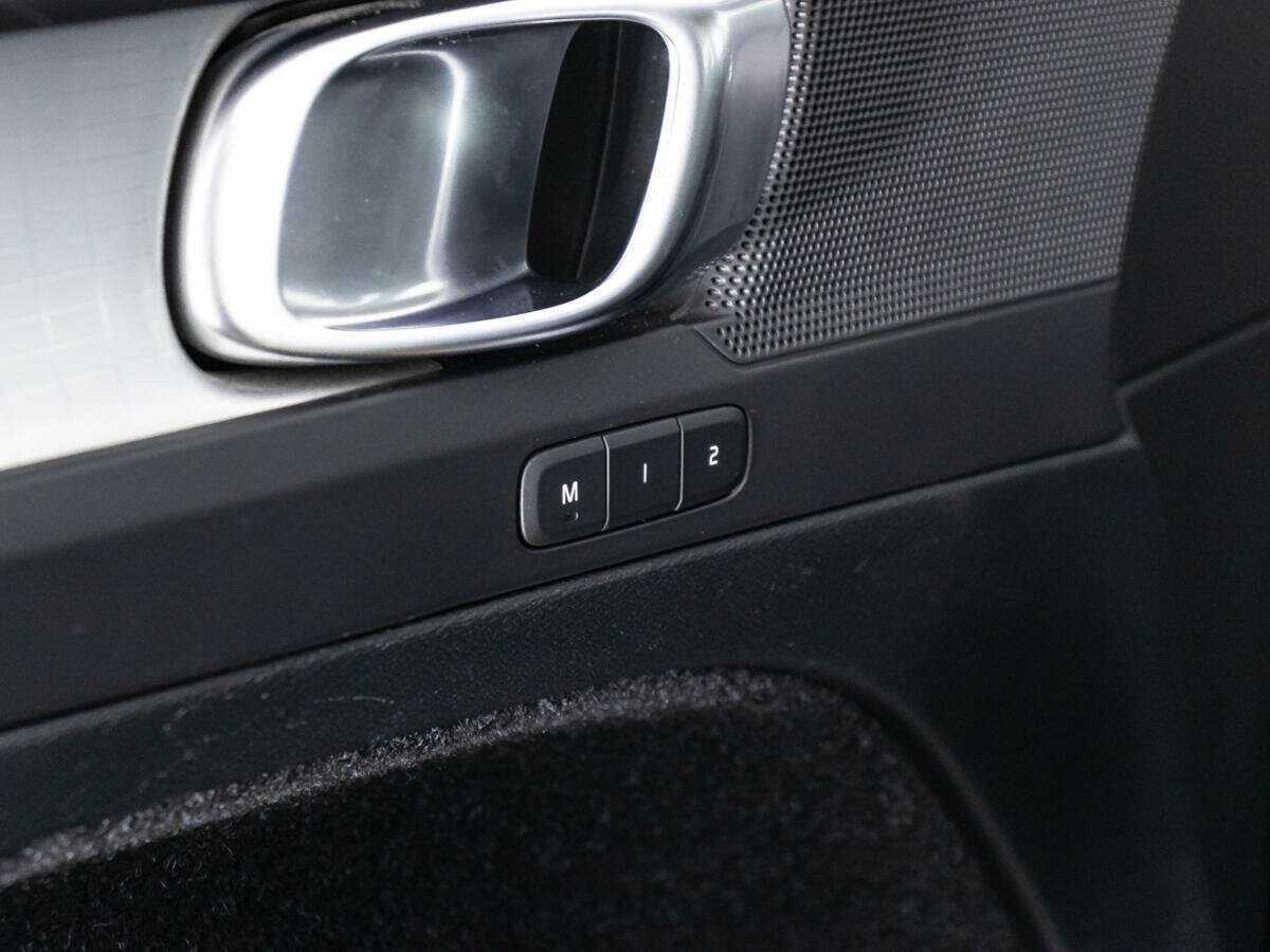 Купить Volvo XC40 с пробегом. Фото: #22