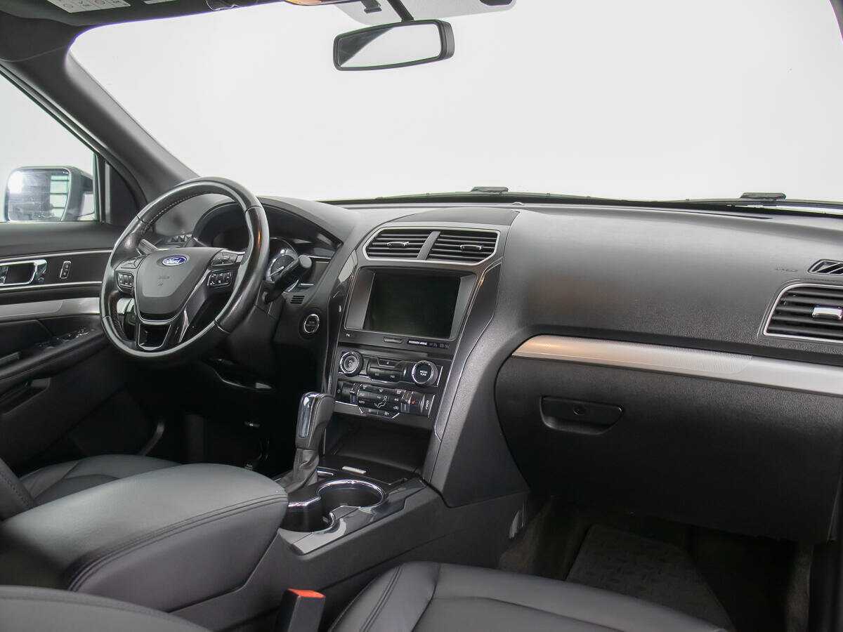 Купить Ford Explorer с пробегом. Фото: #9
