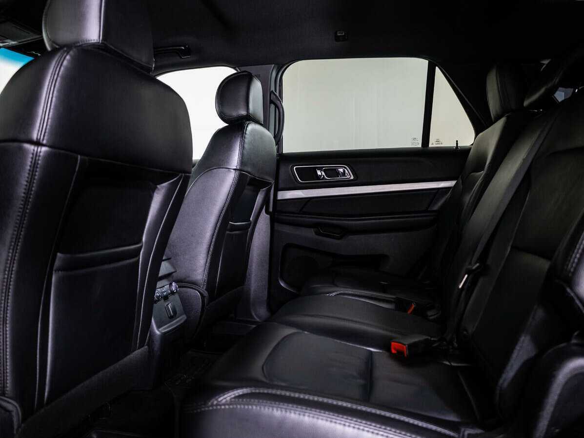 Купить Ford Explorer с пробегом. Фото: #10