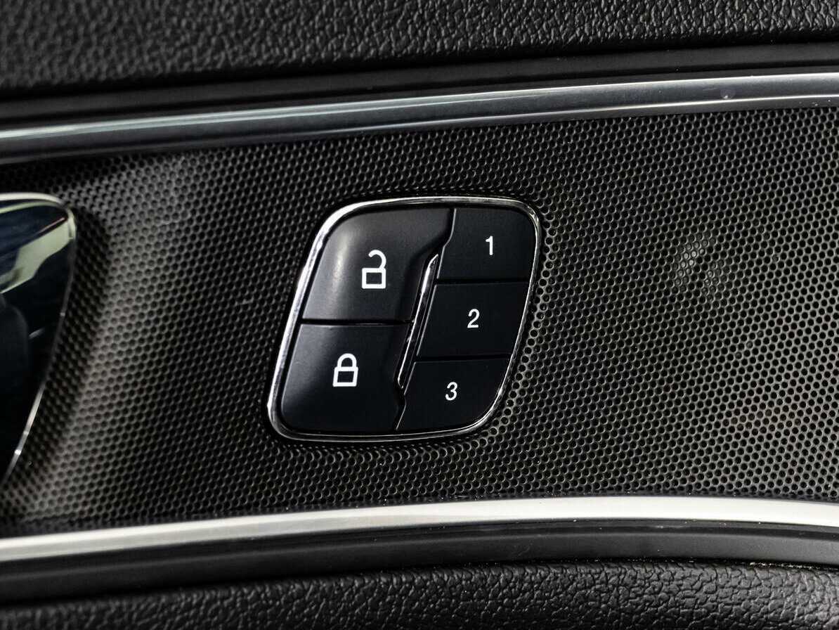 Купить Ford Explorer с пробегом. Фото: #20