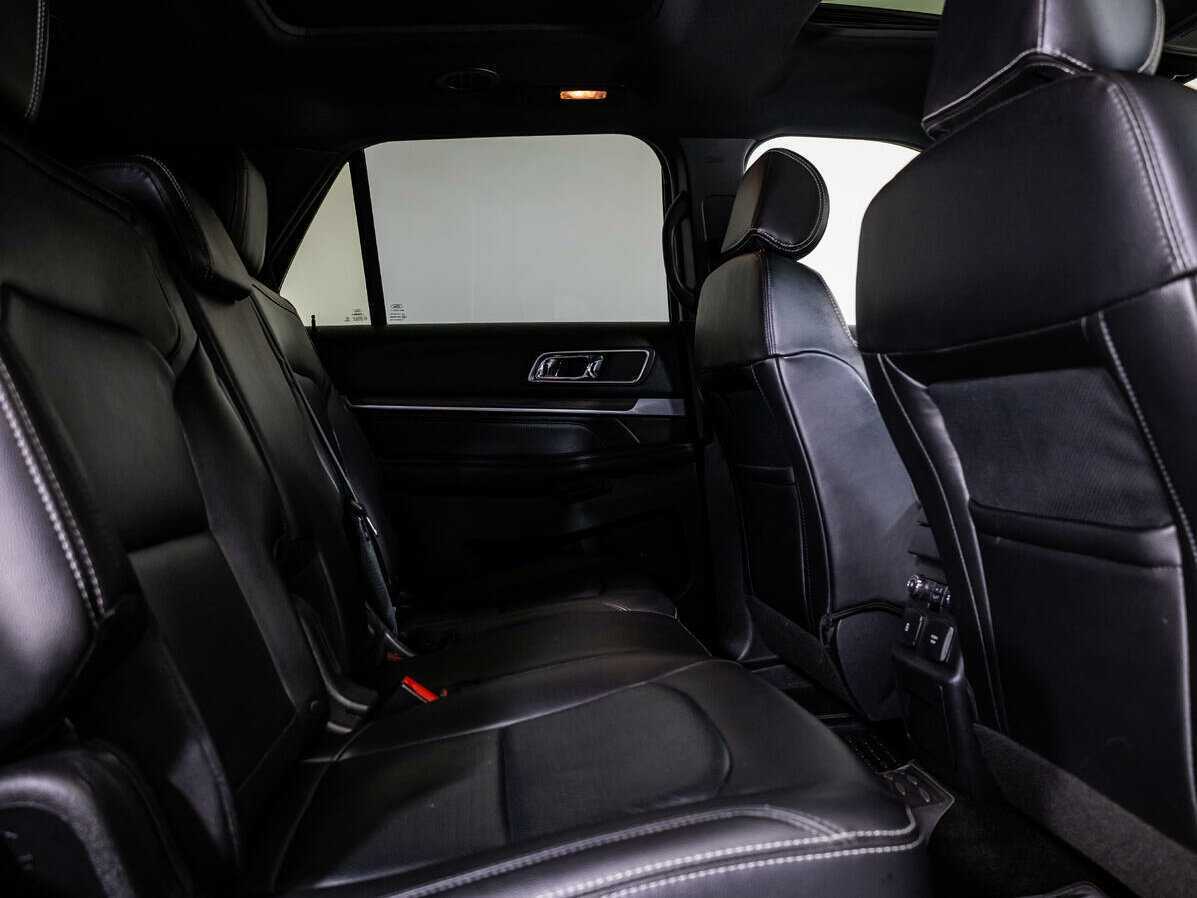 Купить Ford Explorer с пробегом. Фото: #10