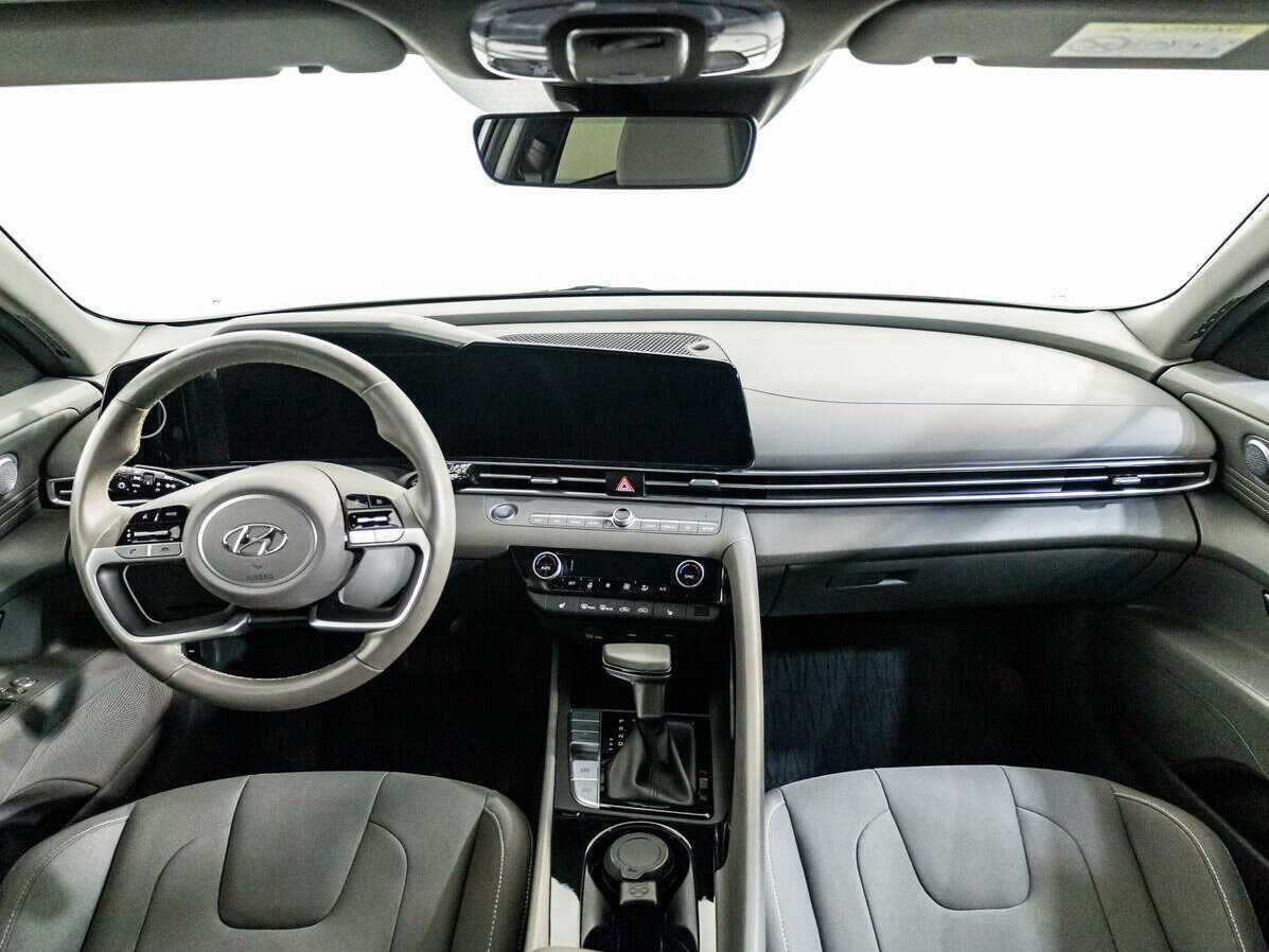 Купить Hyundai Elantra с пробегом. Фото: #11