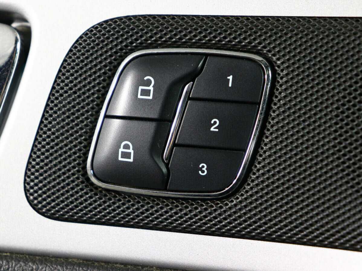 Купить Ford Explorer с пробегом. Фото: #17