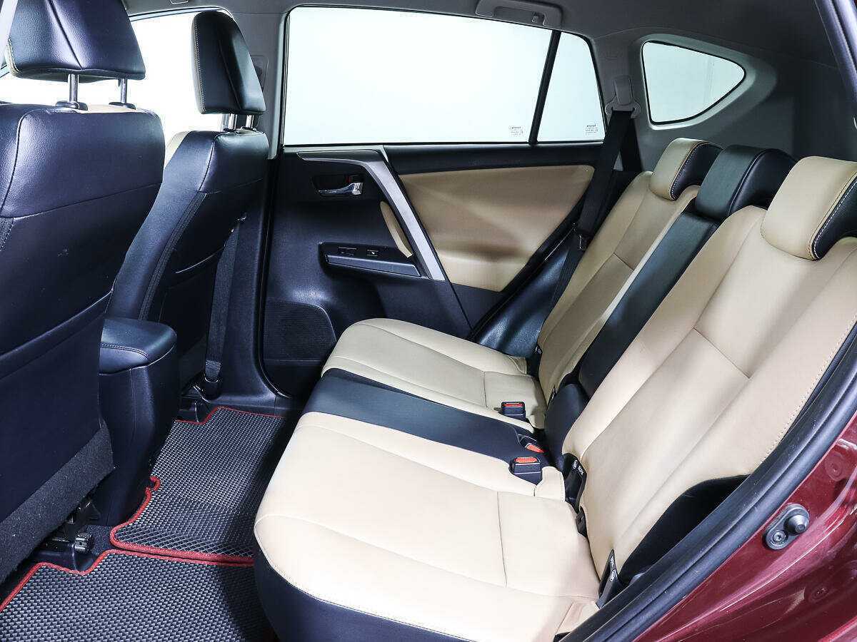 Купить Toyota RAV4 с пробегом. Фото: #8