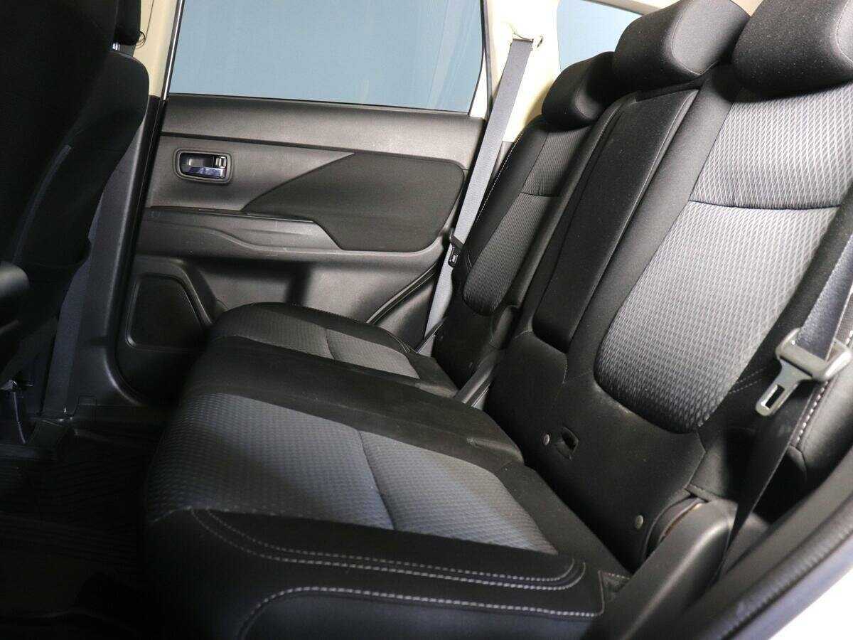 Купить Mitsubishi Outlander с пробегом. Фото: #9