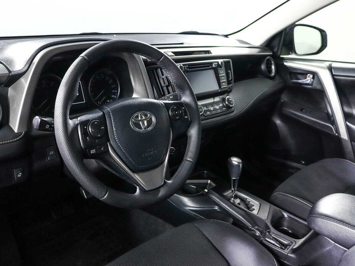 Купить Toyota RAV4 с пробегом. Фото: #11