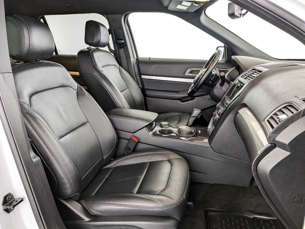 Купить Ford Explorer с пробегом. Фото: #19