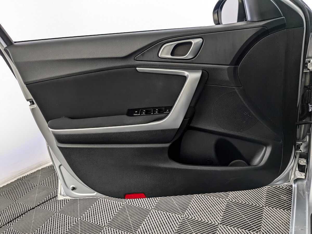 Купить Kia Ceed с пробегом. Фото: #13