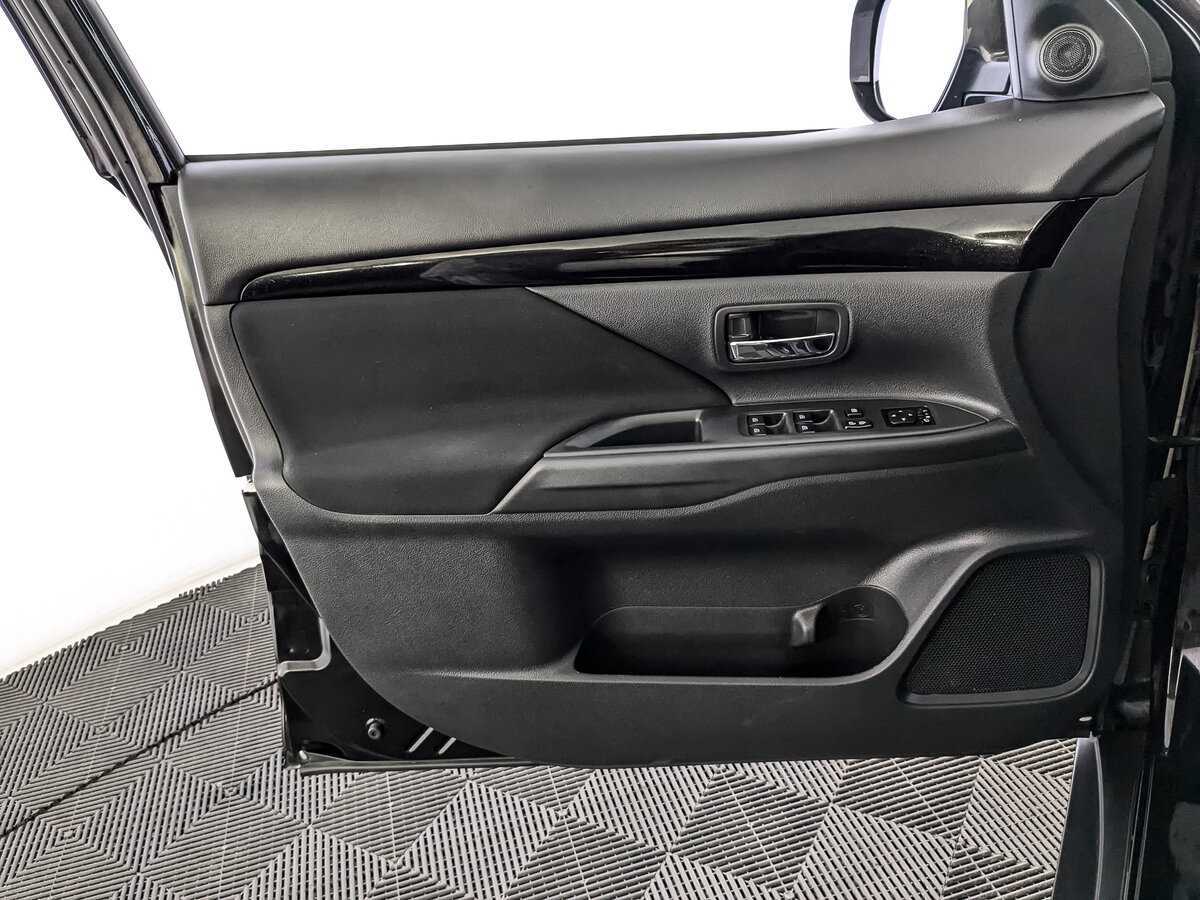 Купить Mitsubishi Outlander с пробегом. Фото: #14