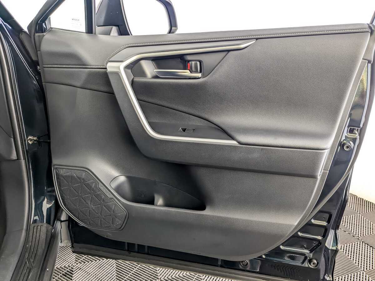 Купить Toyota RAV4 с пробегом. Фото: #8
