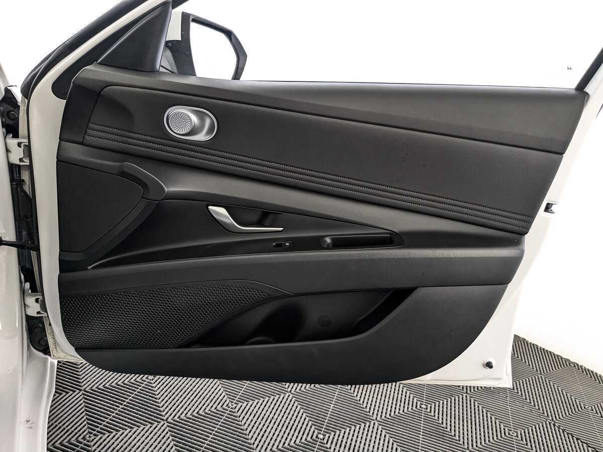 Купить Hyundai Elantra с пробегом. Фото: #20