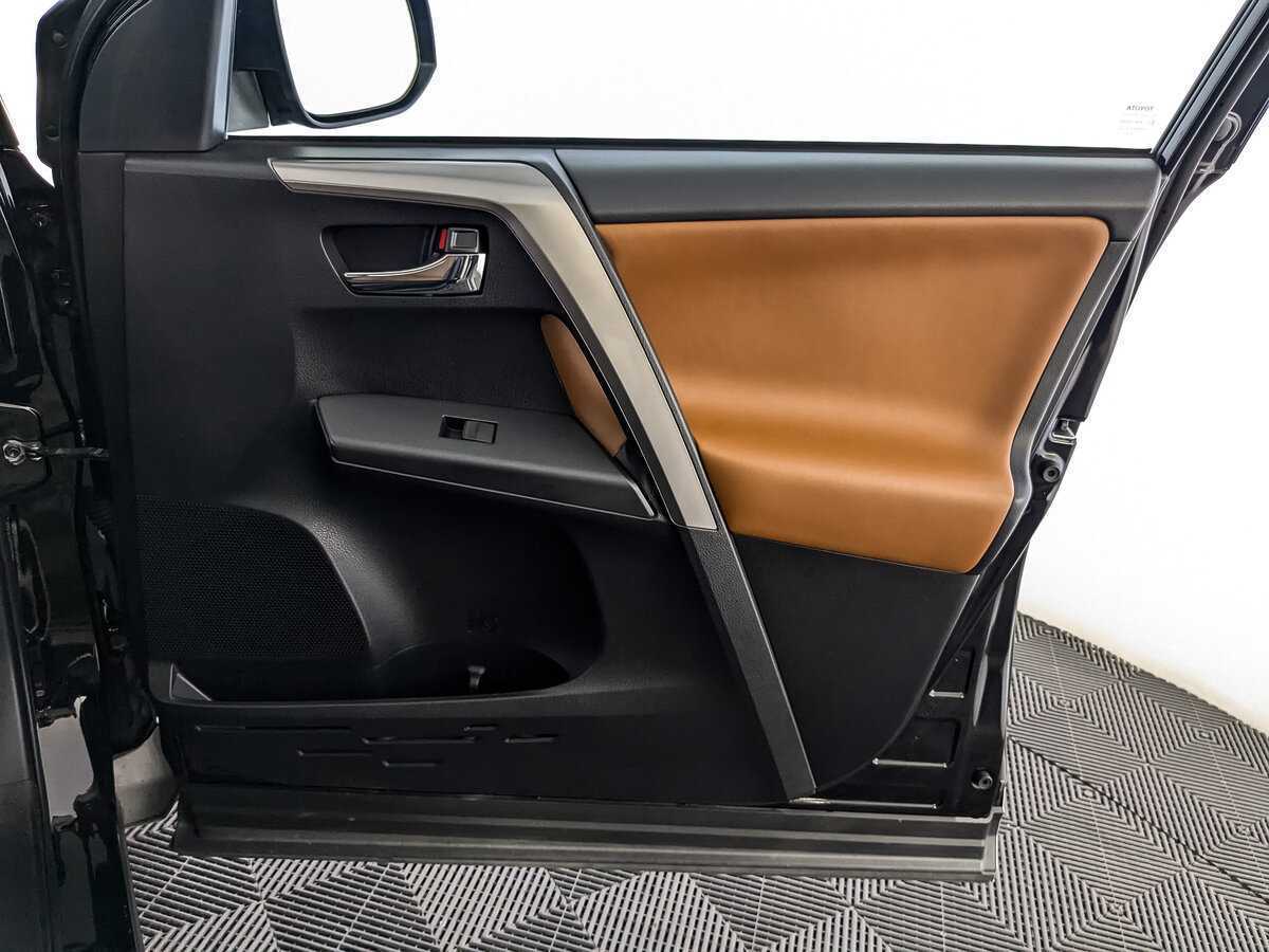 Купить Toyota RAV4 с пробегом. Фото: #20