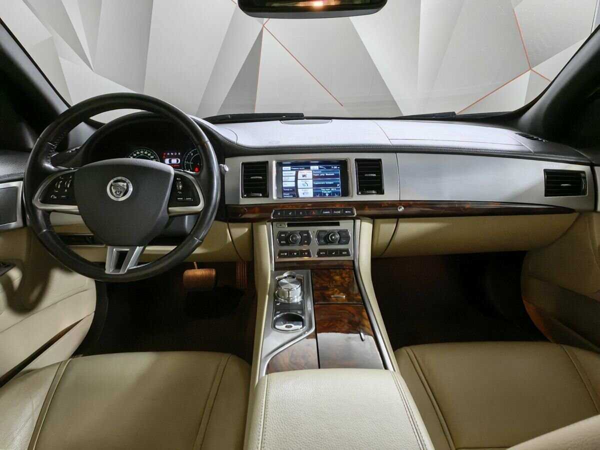 Купить Jaguar XF с пробегом. Фото: #9