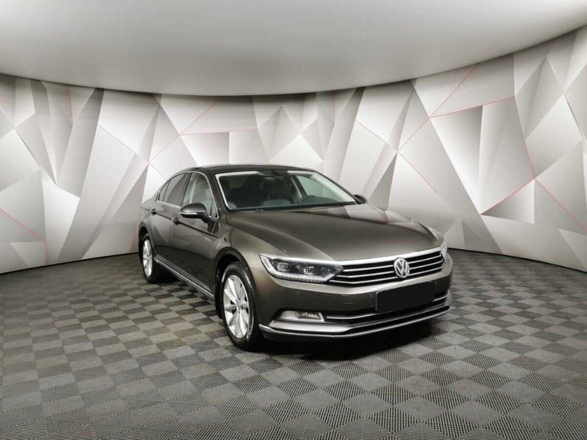 Купить Volkswagen Passat с пробегом. Фото: #2