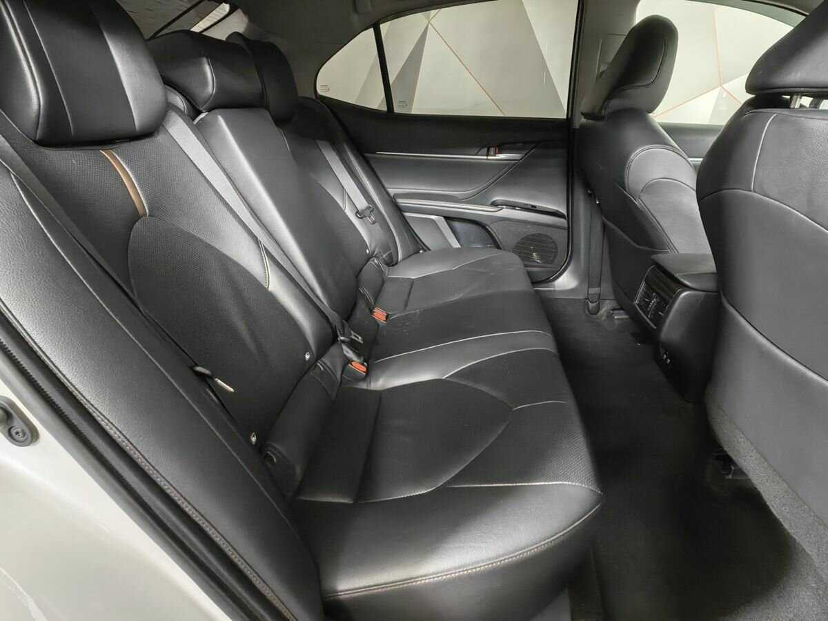 Купить Toyota Camry с пробегом. Фото: #11