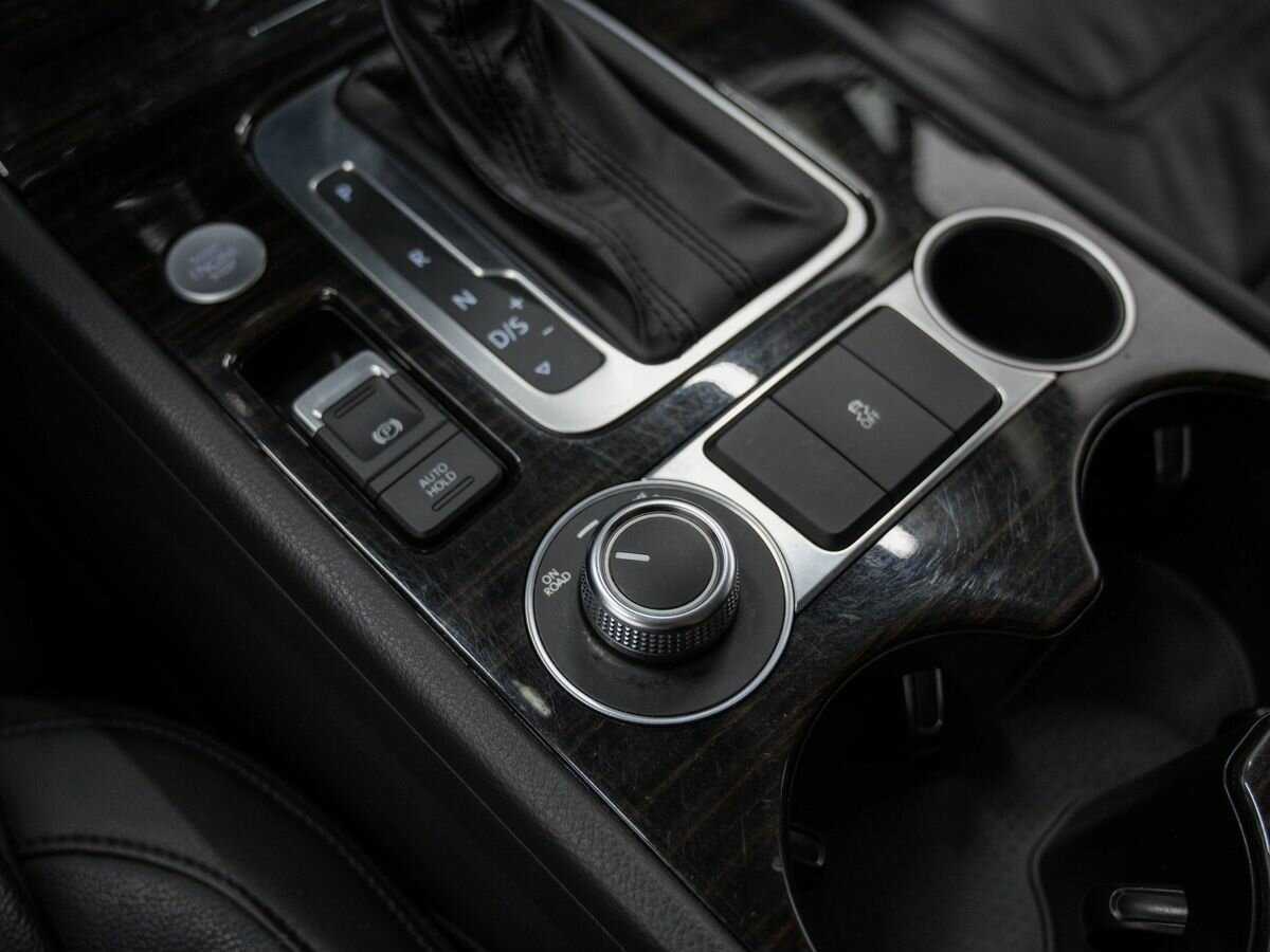 Купить Volkswagen Touareg с пробегом. Фото: #18