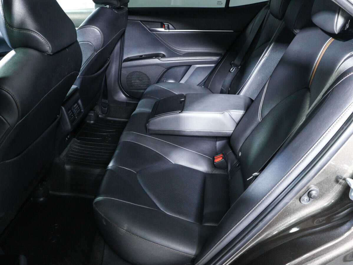 Купить Toyota Camry с пробегом. Фото: #9