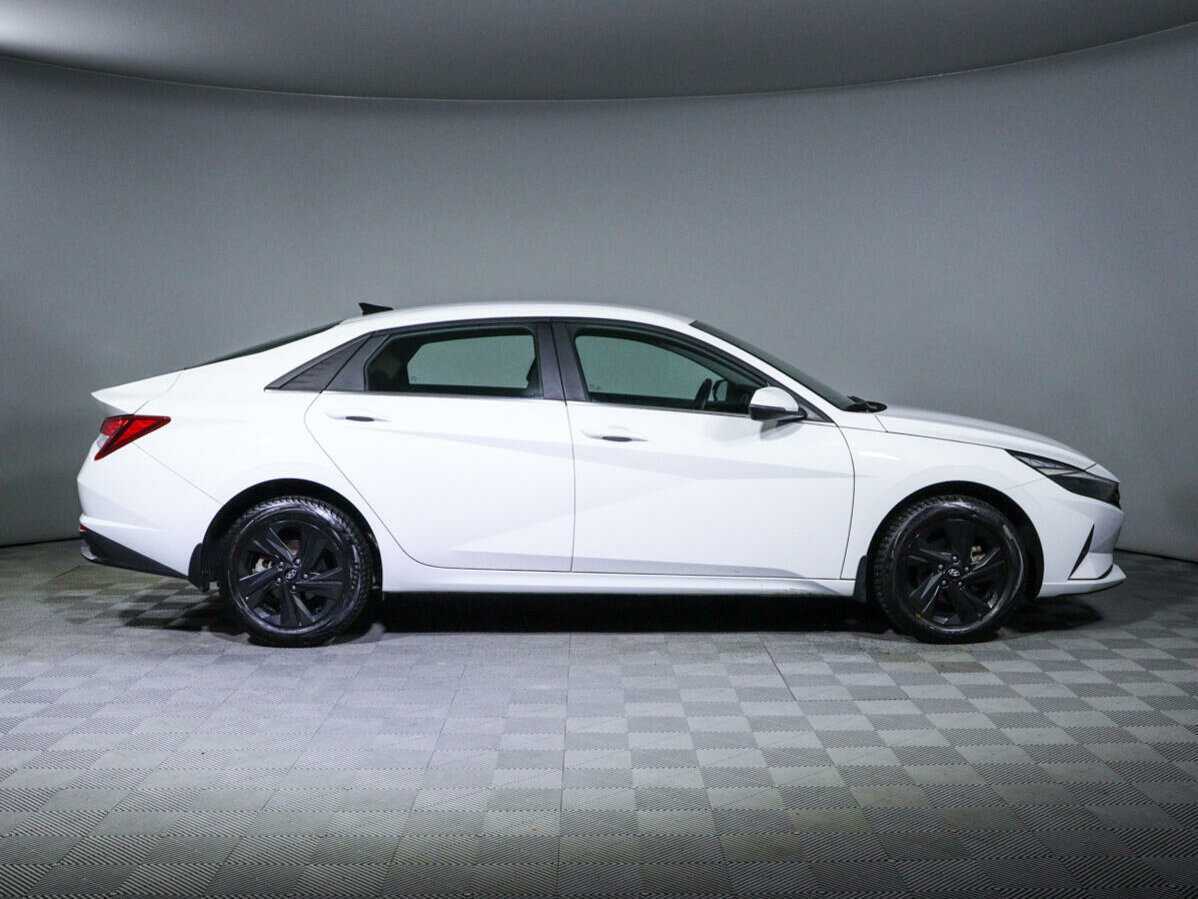 Купить Hyundai Elantra с пробегом. Фото: #3