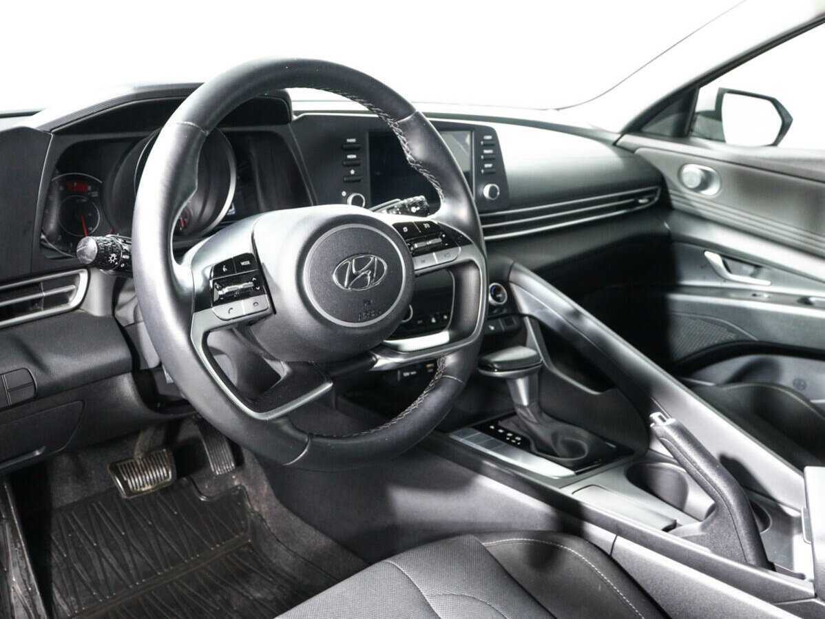 Купить Hyundai Elantra с пробегом. Фото: #13