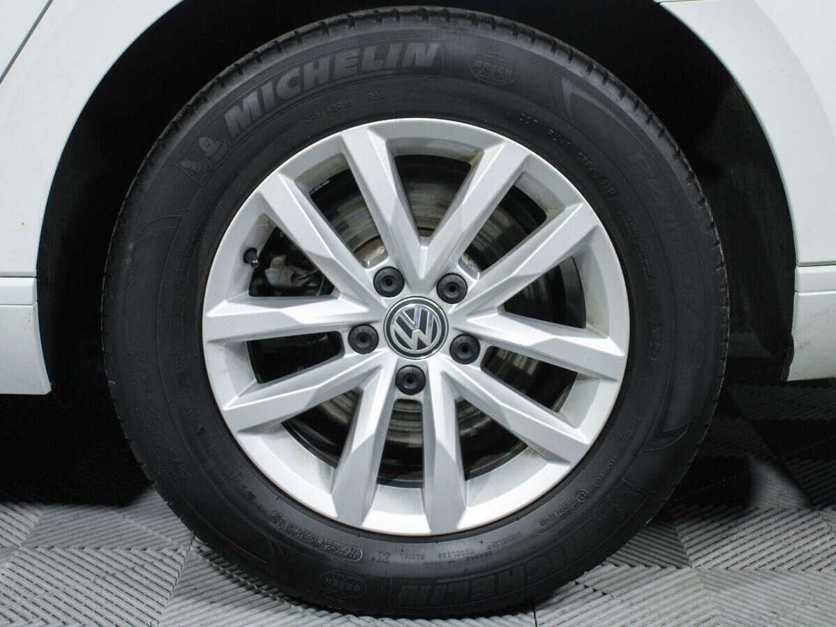 Купить Volkswagen Passat с пробегом. Фото: #19