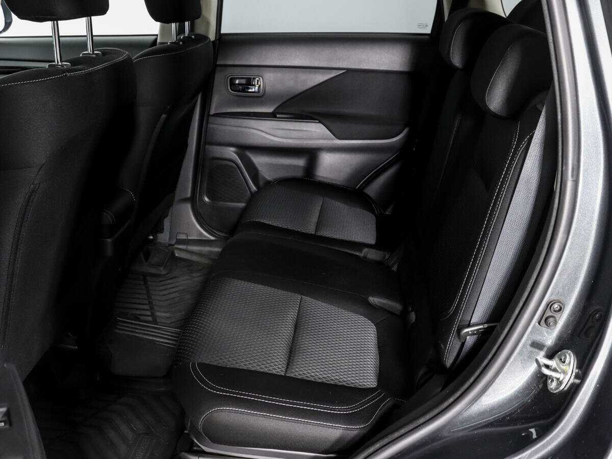 Купить Mitsubishi Outlander с пробегом. Фото: #11