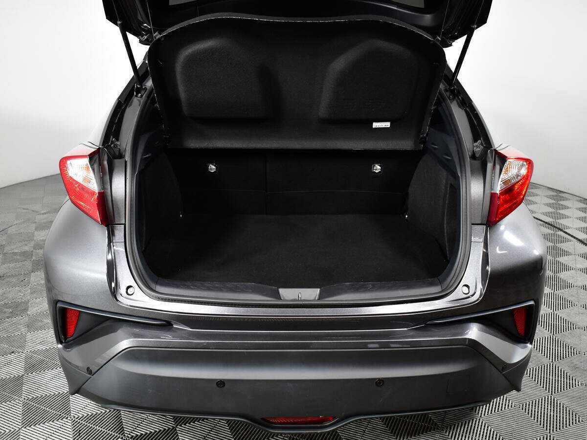 Купить Toyota C-HR с пробегом. Фото: #14