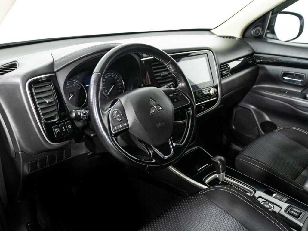 Купить Mitsubishi Outlander с пробегом. Фото: #10