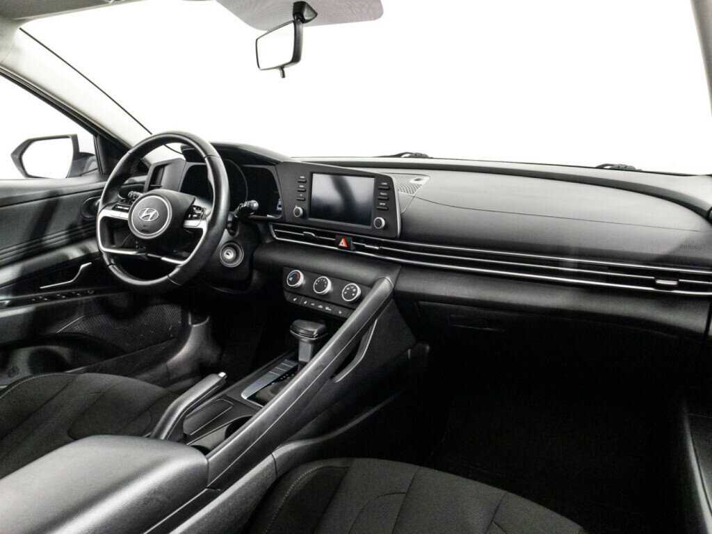 Купить Hyundai Elantra с пробегом. Фото: #8