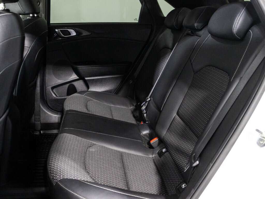 Купить Kia Ceed с пробегом. Фото: #9