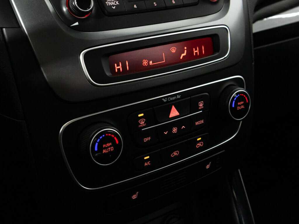 Купить Kia Sorento с пробегом. Фото: #12