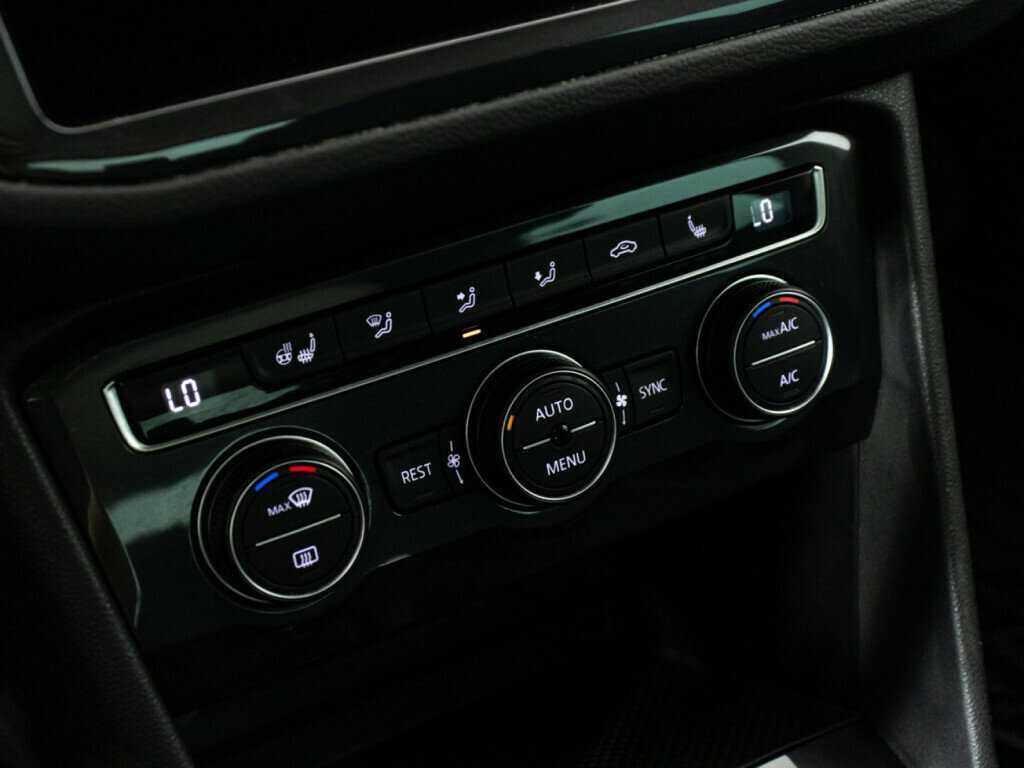 Купить Volkswagen Tiguan с пробегом. Фото: #17