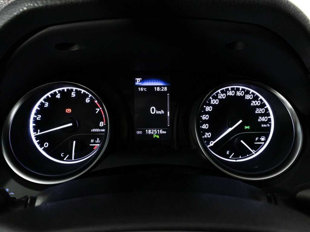 Купить Toyota Camry с пробегом. Фото: #11