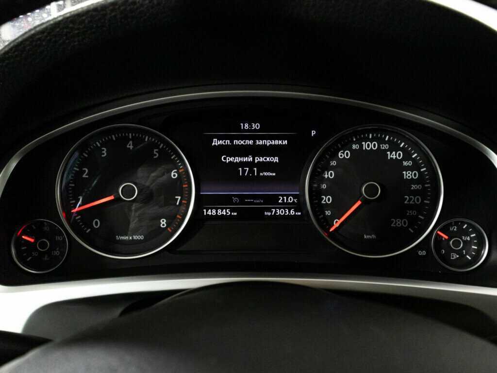 Купить Volkswagen Touareg с пробегом. Фото: #11