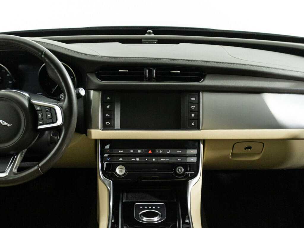 Купить Jaguar XF с пробегом. Фото: #11