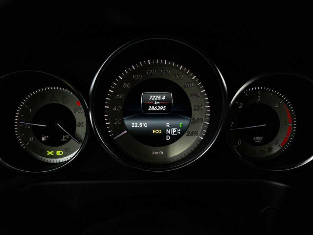 Купить Mercedes-Benz E-Класс с пробегом. Фото: #11