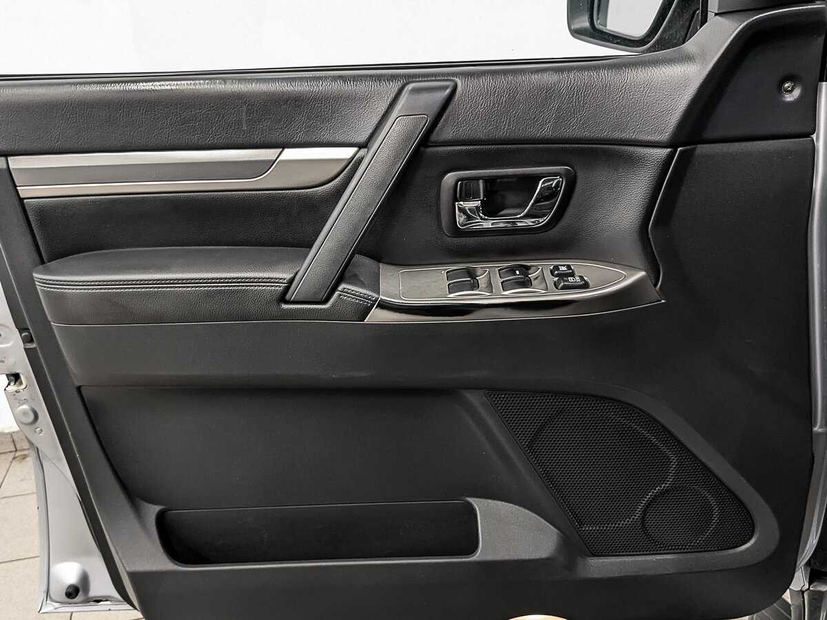 Купить Mitsubishi Pajero с пробегом. Фото: #18