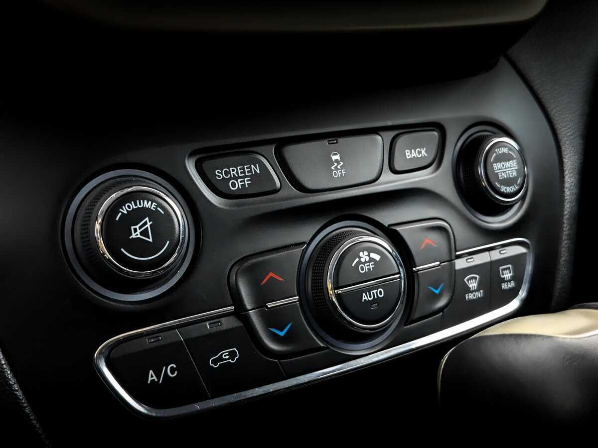 Купить Jeep Cherokee с пробегом. Фото: #23