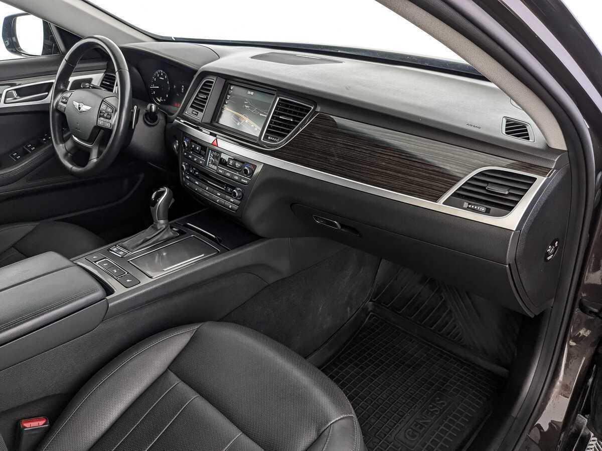 Купить Hyundai Genesis с пробегом. Фото: #10