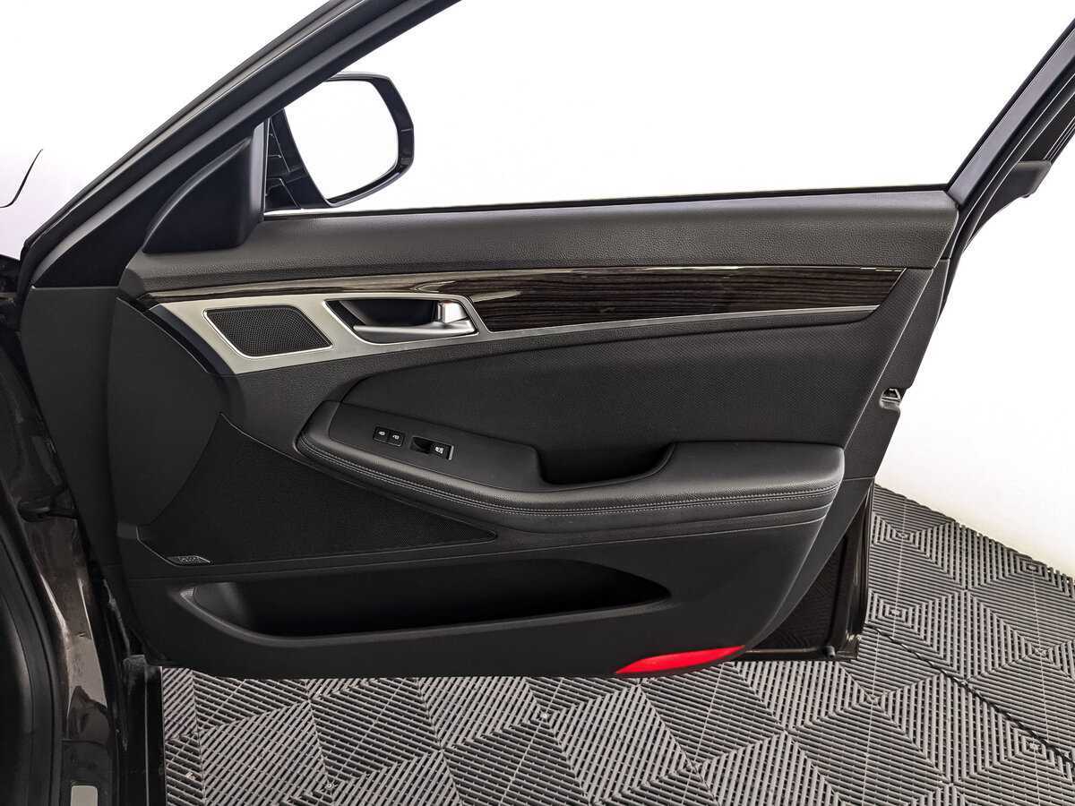 Купить Hyundai Genesis с пробегом. Фото: #23