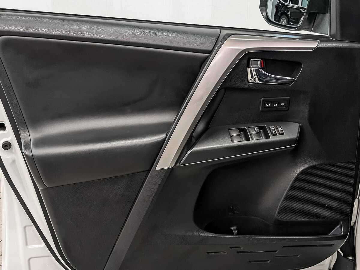 Купить Toyota RAV4 с пробегом. Фото: #18