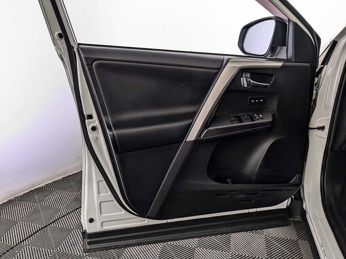 Купить Toyota RAV4 с пробегом. Фото: #16
