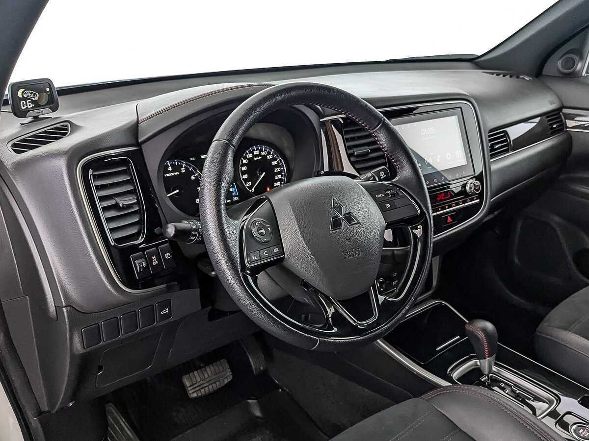 Купить Mitsubishi Outlander с пробегом. Фото: #14