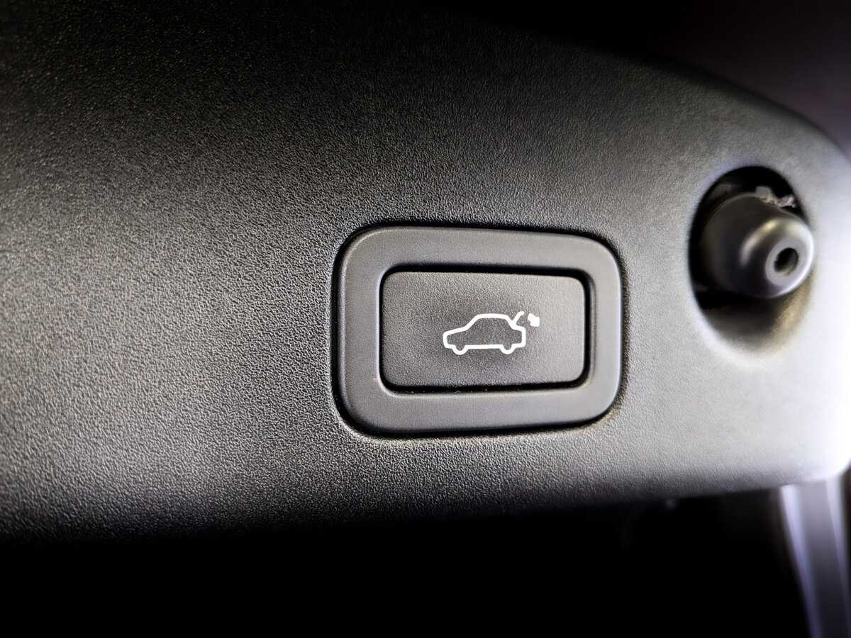 Купить Jaguar XJ с пробегом. Фото: #24