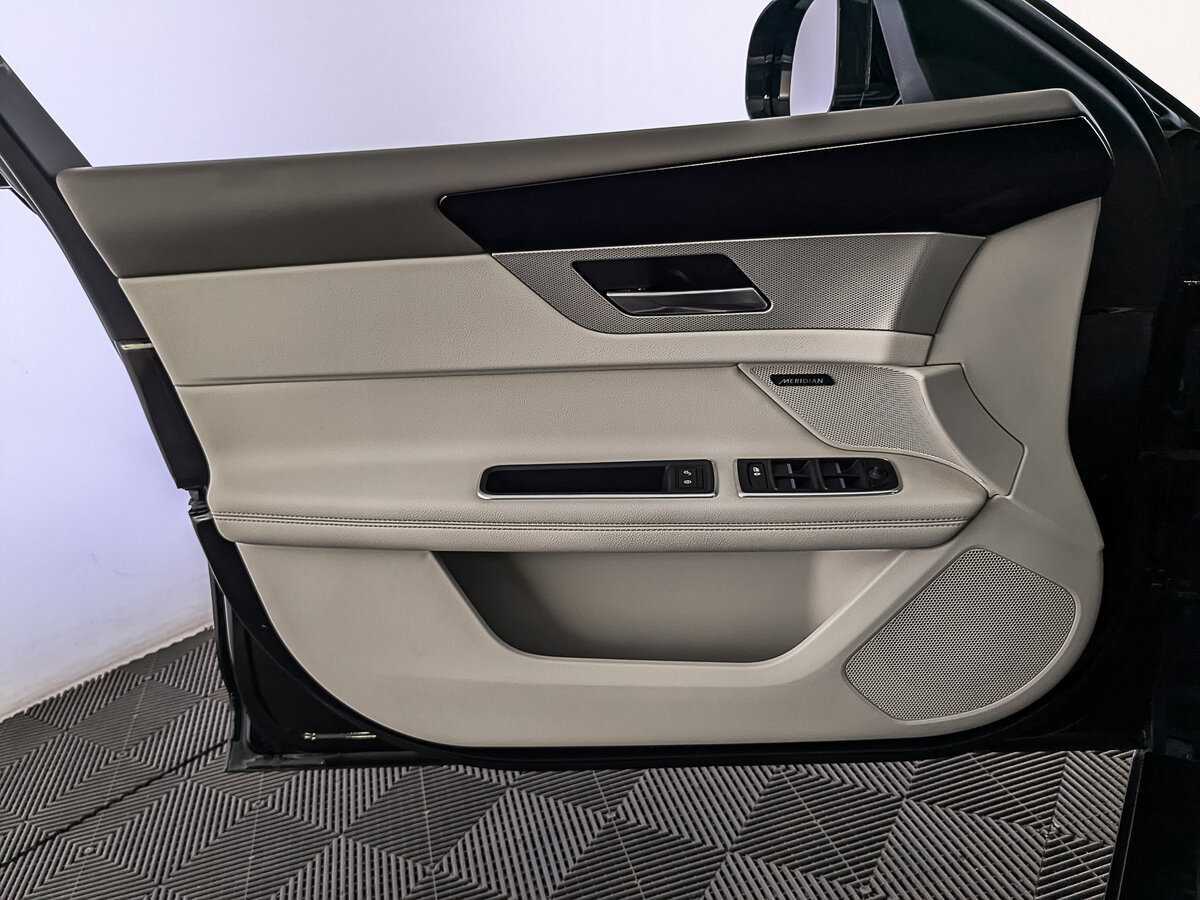 Купить Jaguar XF с пробегом. Фото: #18