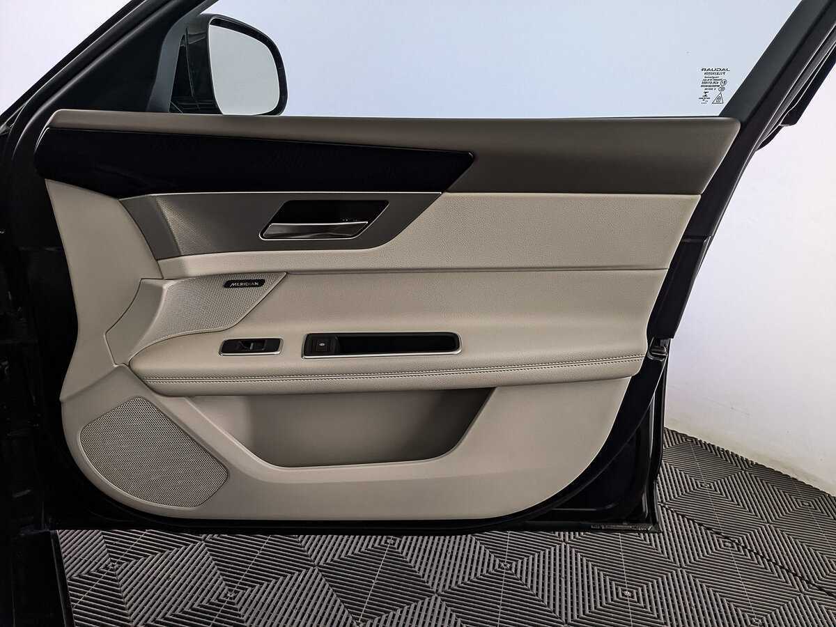 Купить Jaguar XF с пробегом. Фото: #24